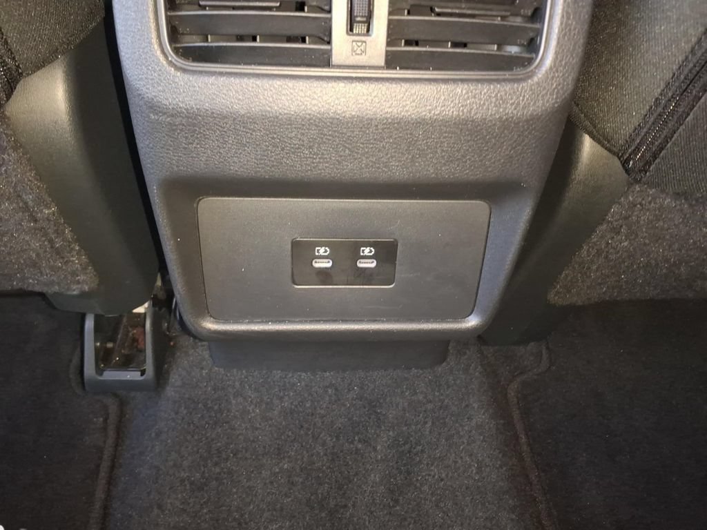 Used 2025 Nissan Rogue SV FWD image 18