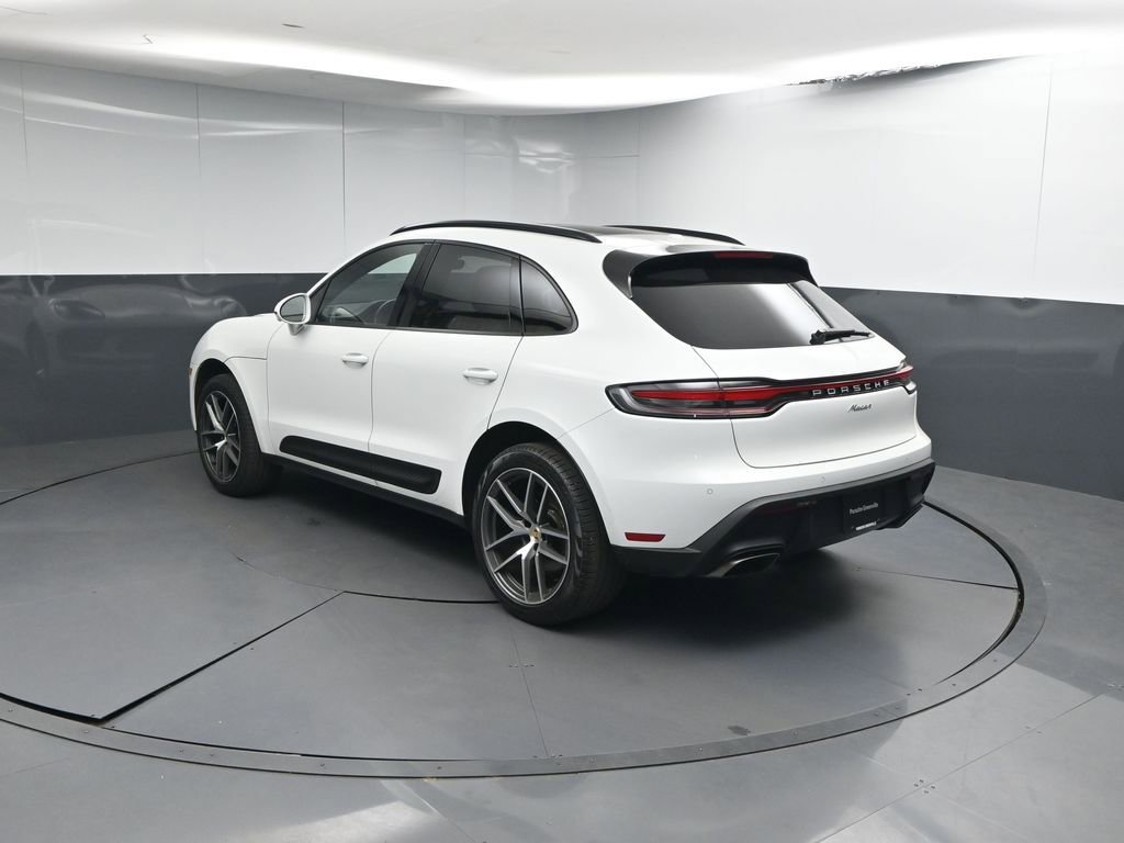 Used 2023 Porsche Macan AWD/4WD image 3