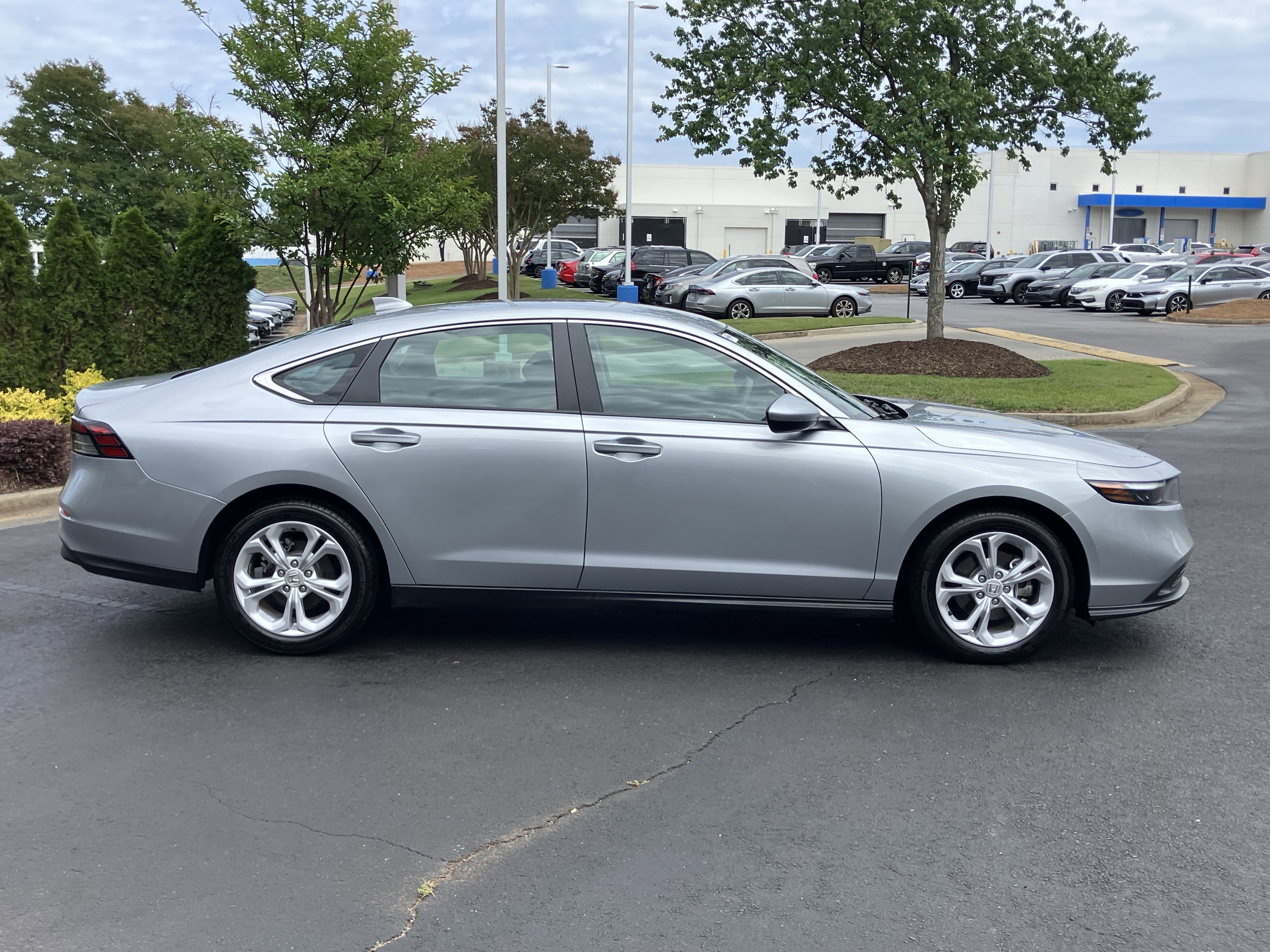 Used 2025 Honda Accord LX image 10