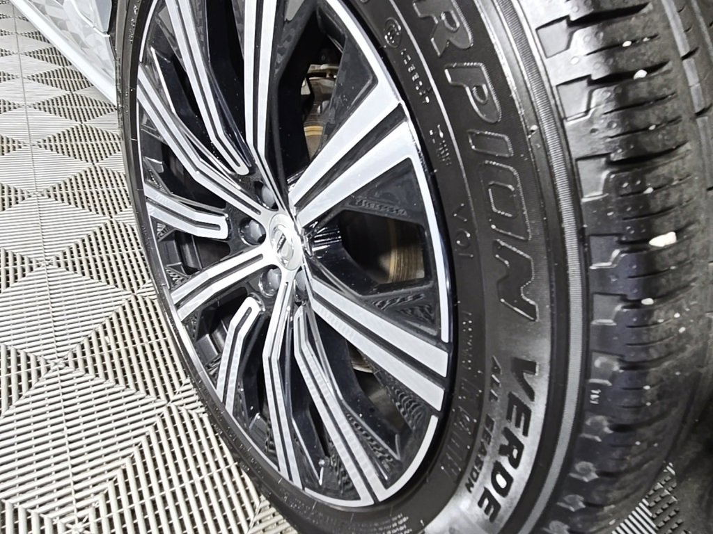 Certified 2024 Volvo XC90 B5 Core w/ Protection Package Premier image 12