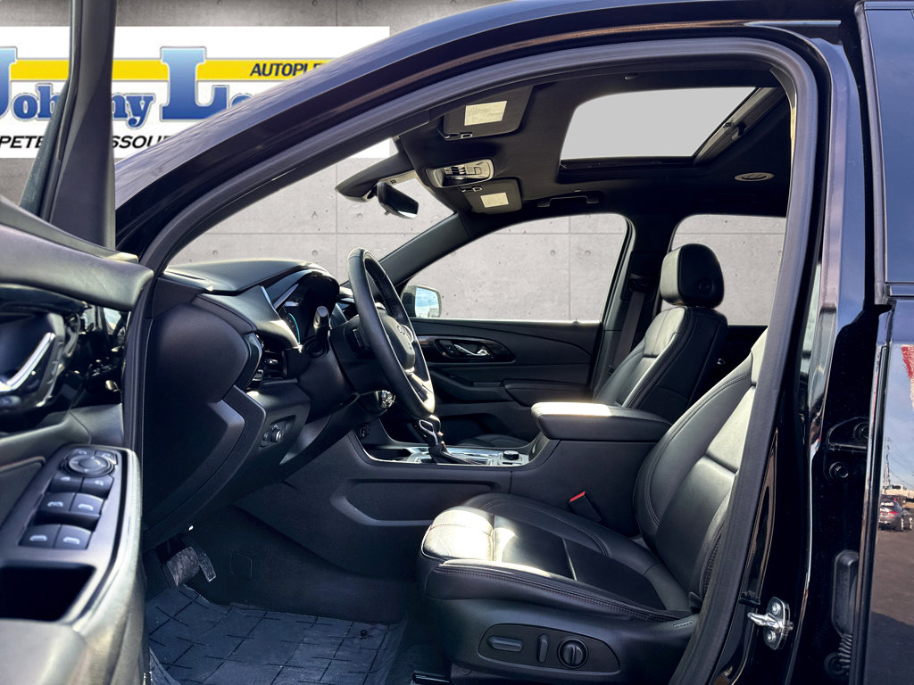 Used 2023 Chevrolet Traverse RS image 11