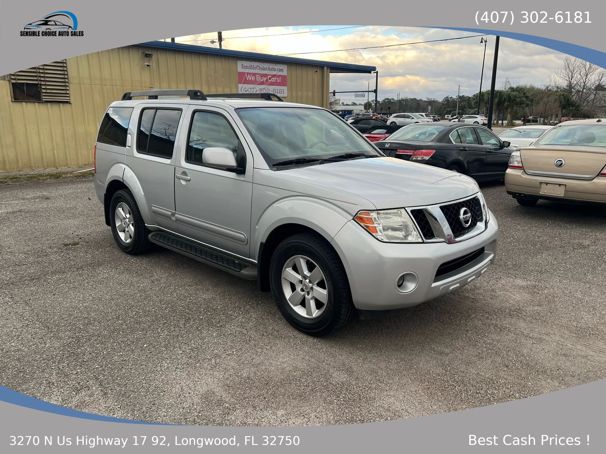 Used 2011 Nissan Pathfinder SV RWD image 1