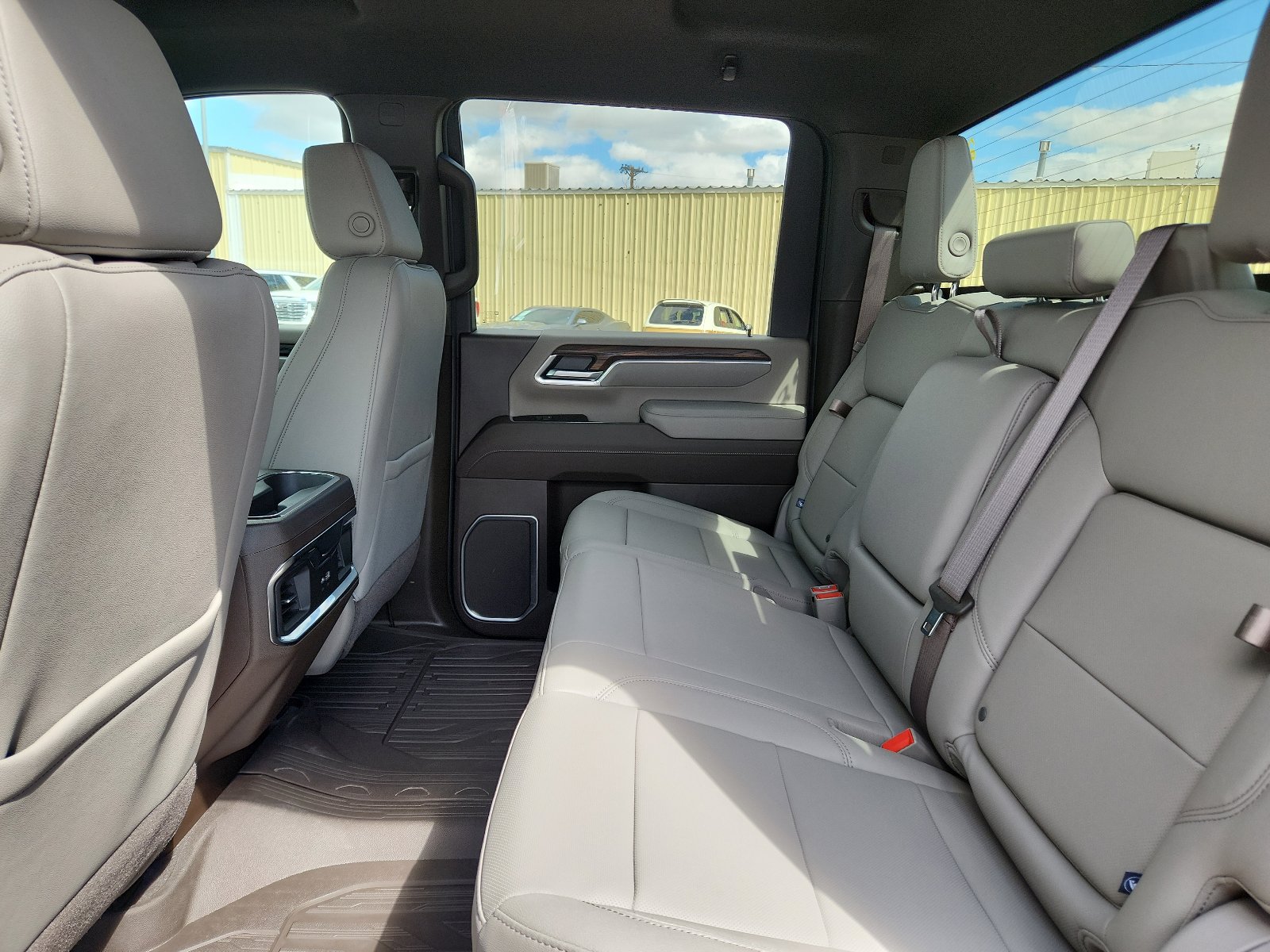 New 2026 GMC Sierra 2500 SLT image 9