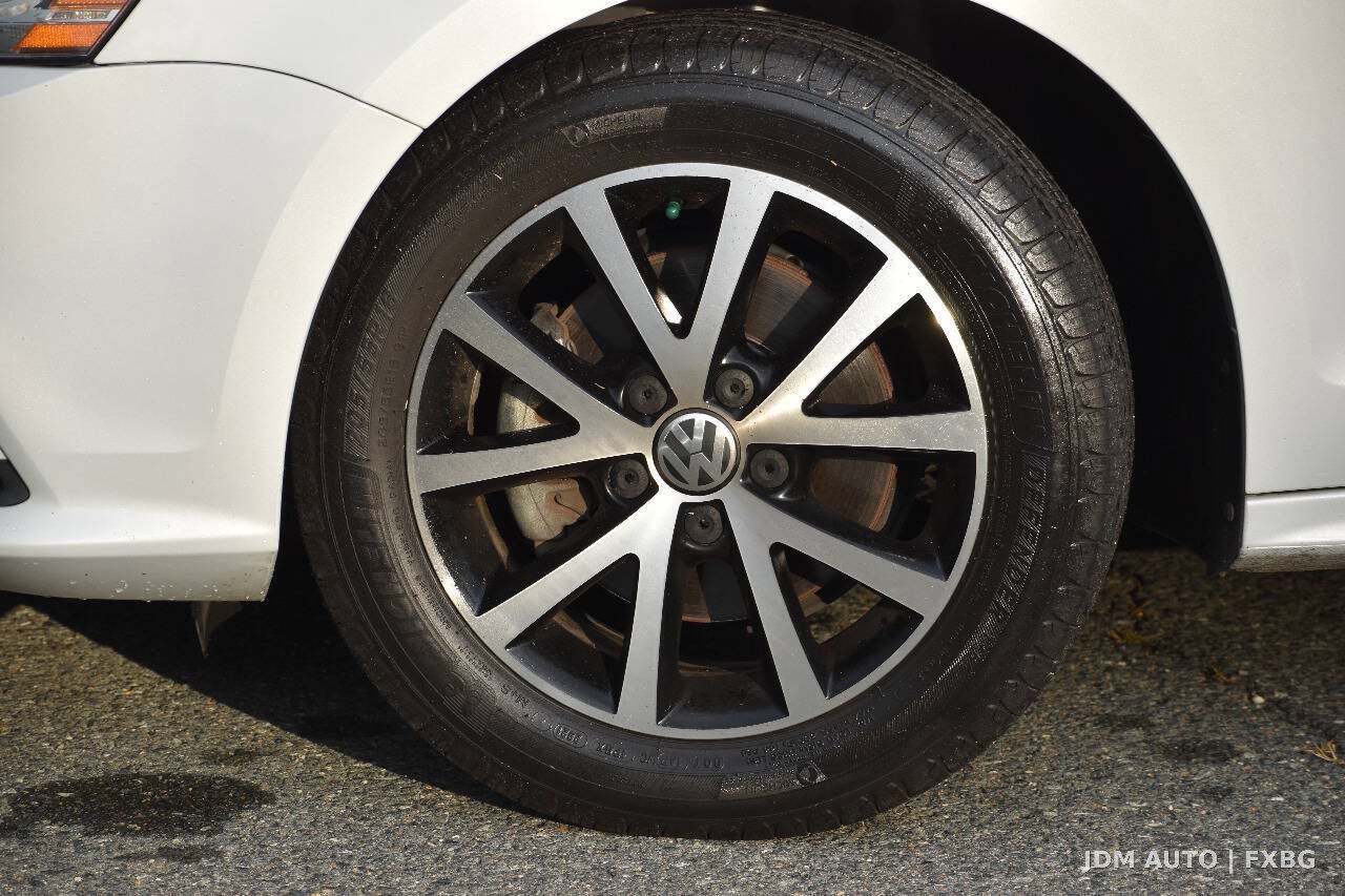Used 2017 Volkswagen Jetta SE FWD image 36
