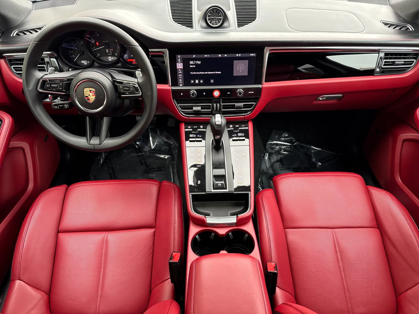 Certified 2025 Porsche Macan AWD/4WD image 6