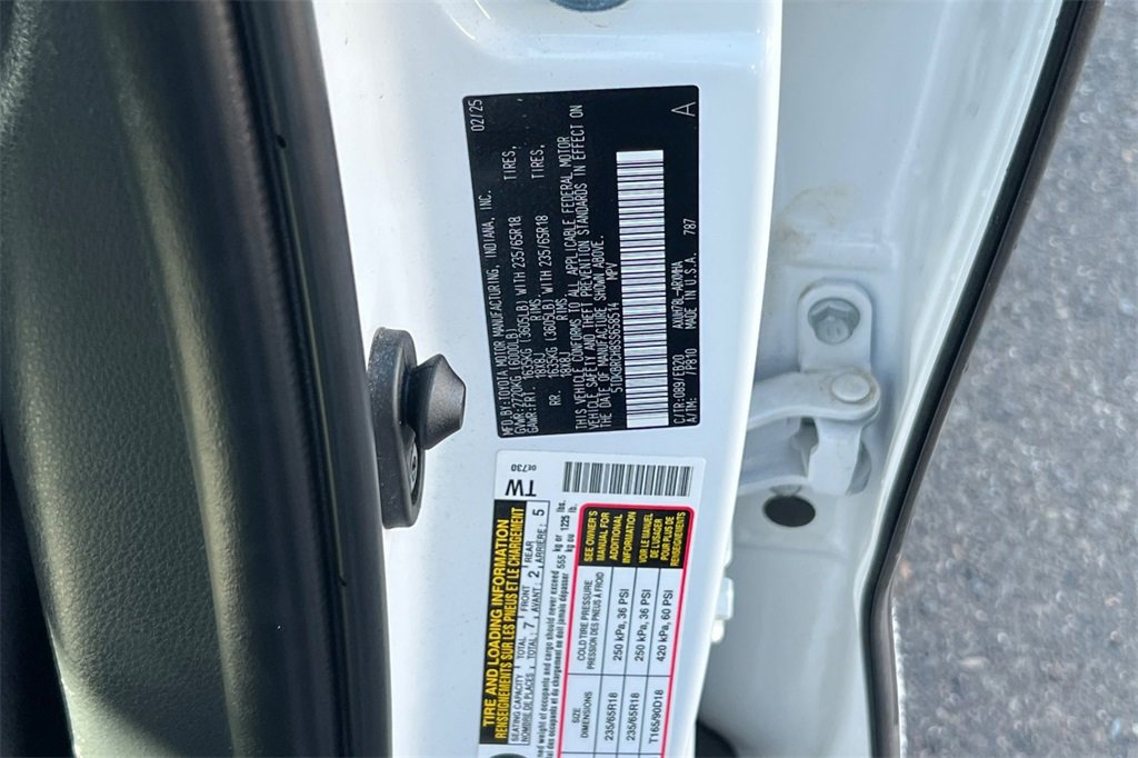 Certified 2025 Toyota Highlander XLE image 32