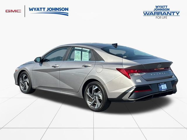 Used 2025 Hyundai Elantra SEL FWD image 3