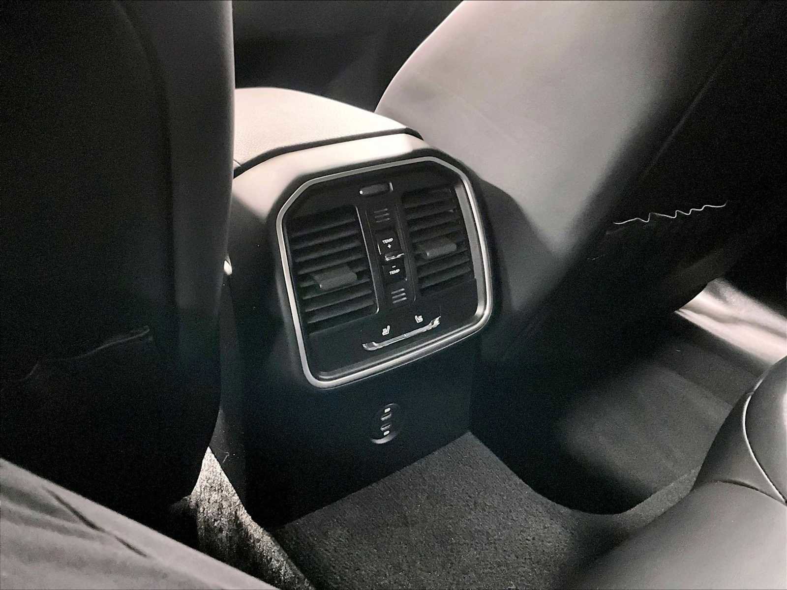 Used 2025 Porsche Macan image 26