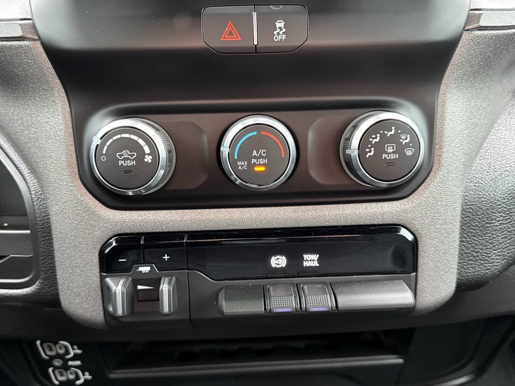 Used 2024 RAM 3500 Tradesman w/ Chrome Appearance Group AWD/4WD image 14