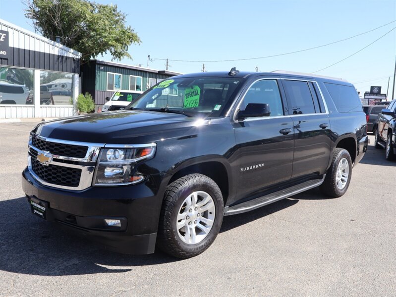 Used 2018 Chevrolet Suburban LT w/ Luxury Package AWD/4WD image 3