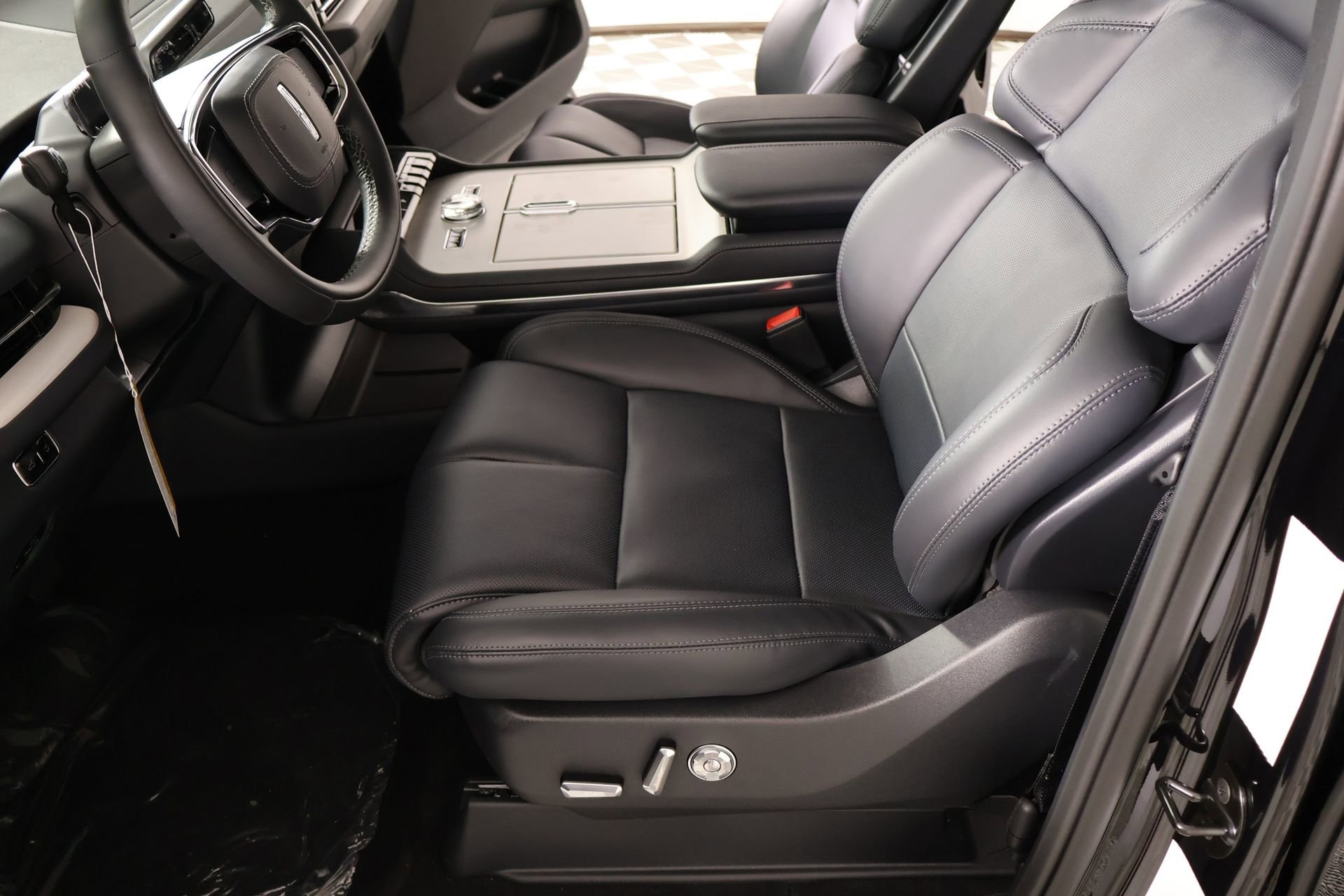 New 2026 Lincoln Navigator L Reserve AWD/4WD image 11