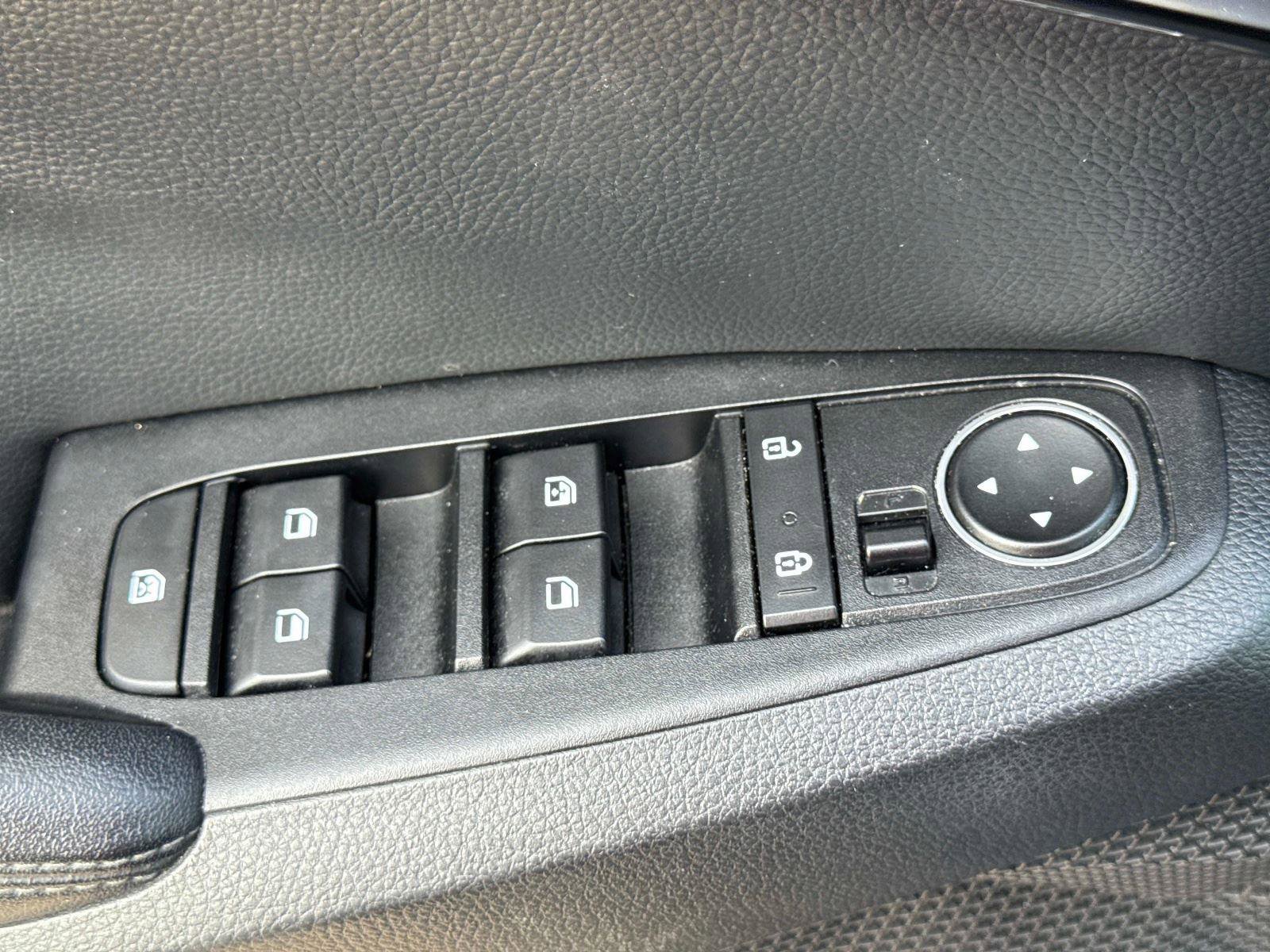 Used 2021 Kia Seltos EX image 17