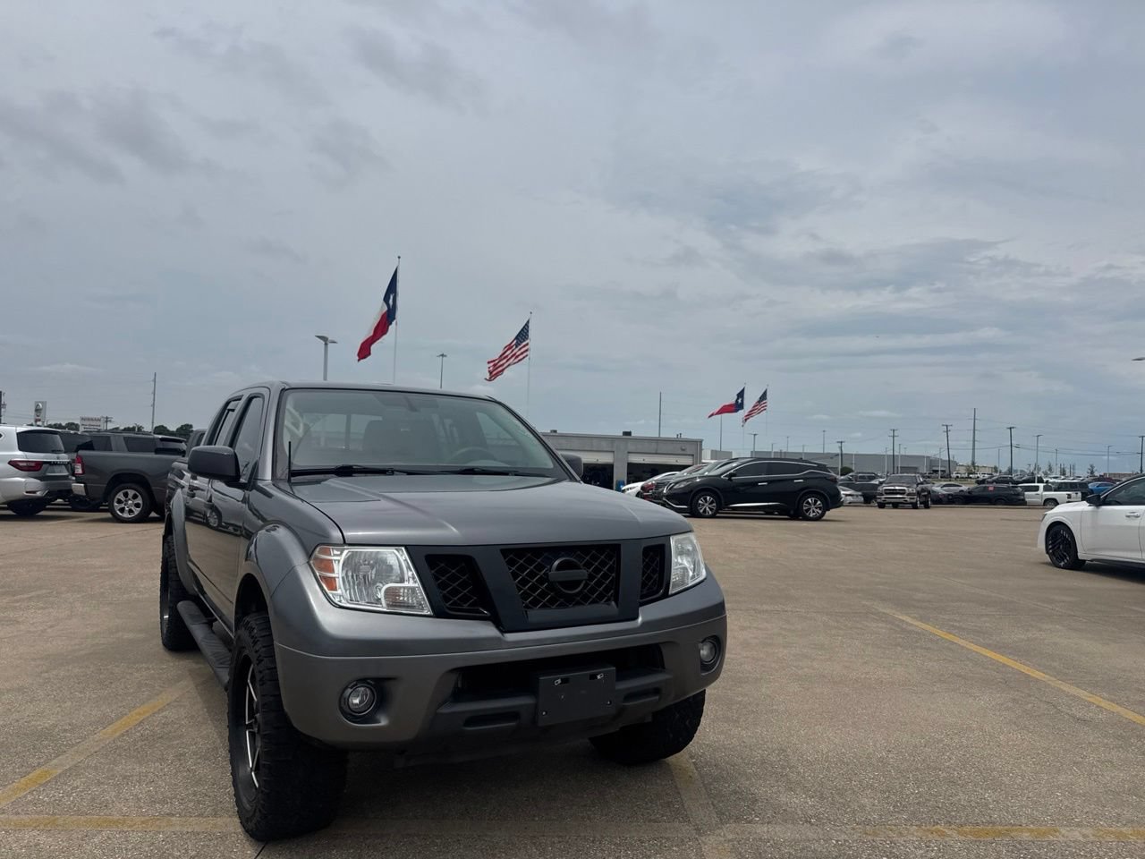 Certified 2020 Nissan Frontier SV w/ Midnight Edition Floor Mats RWD image 3