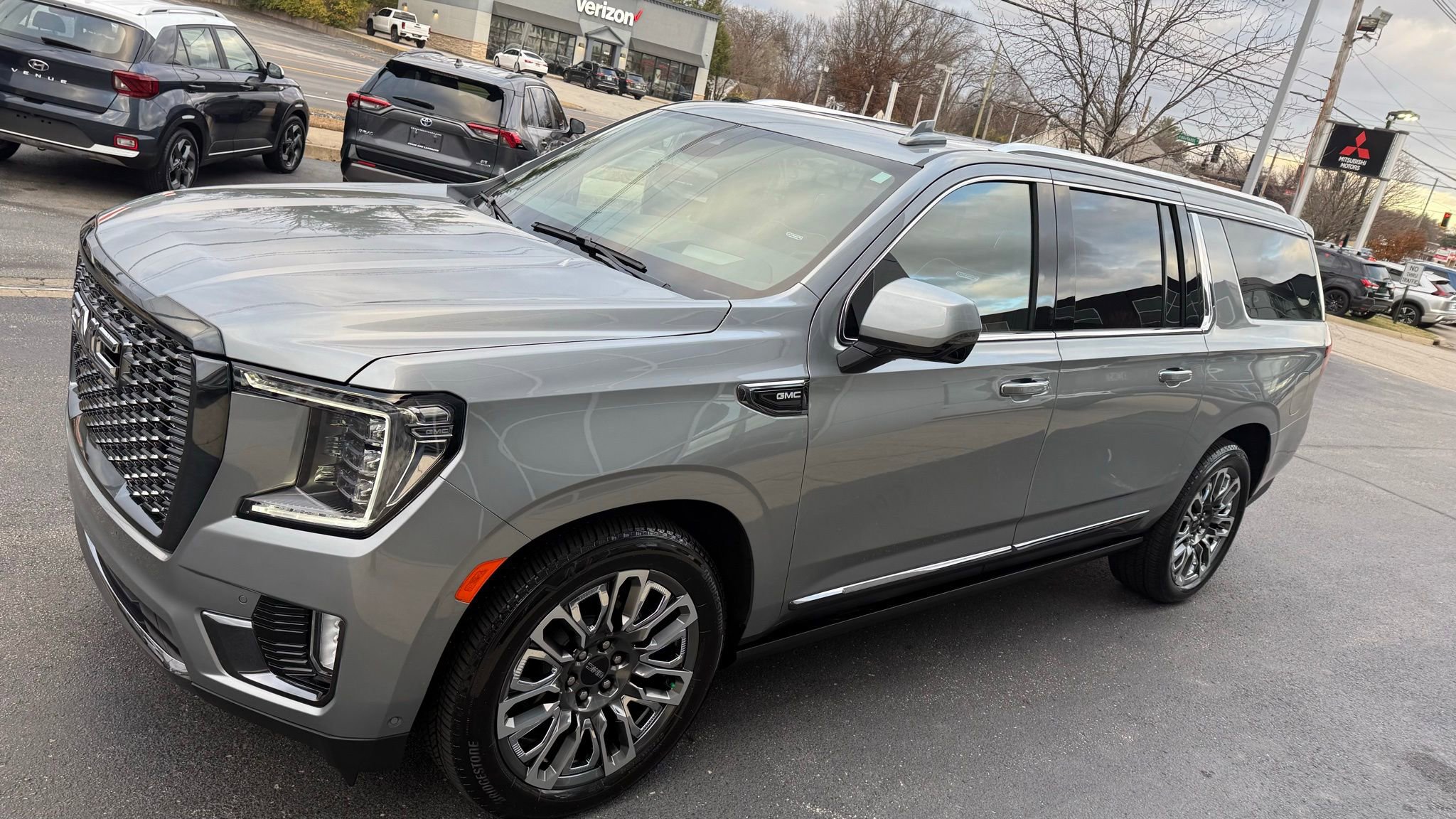 Used 2024 GMC Yukon XL Denali Ultimate image 9