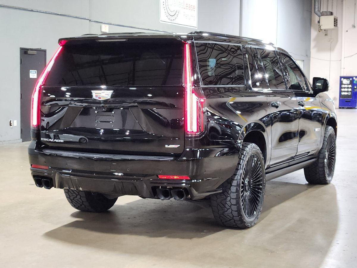 Used 2025 Cadillac Escalade ESV V AWD/4WD image 8