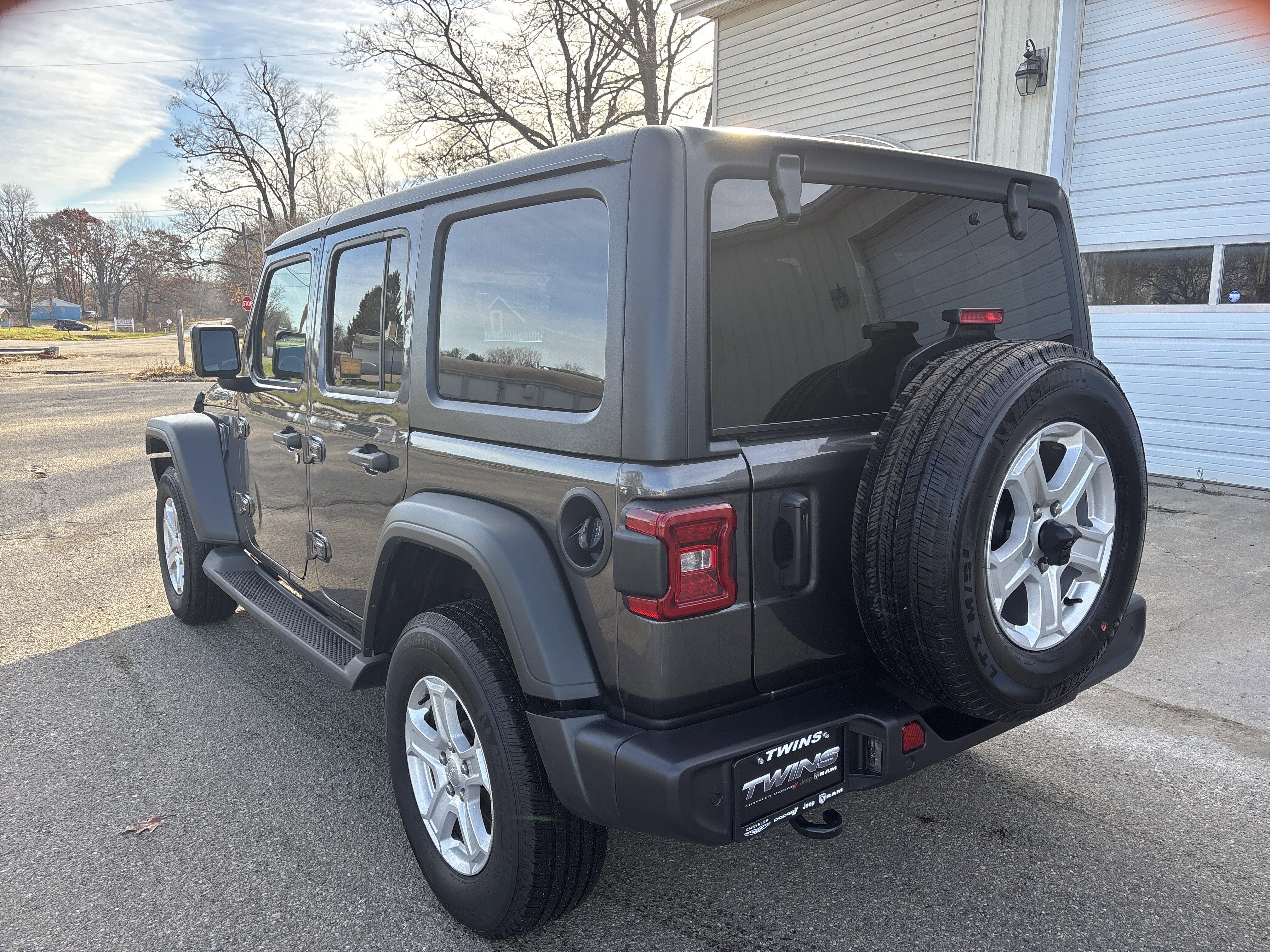 Used 2023 Jeep Wrangler Sport S image 12