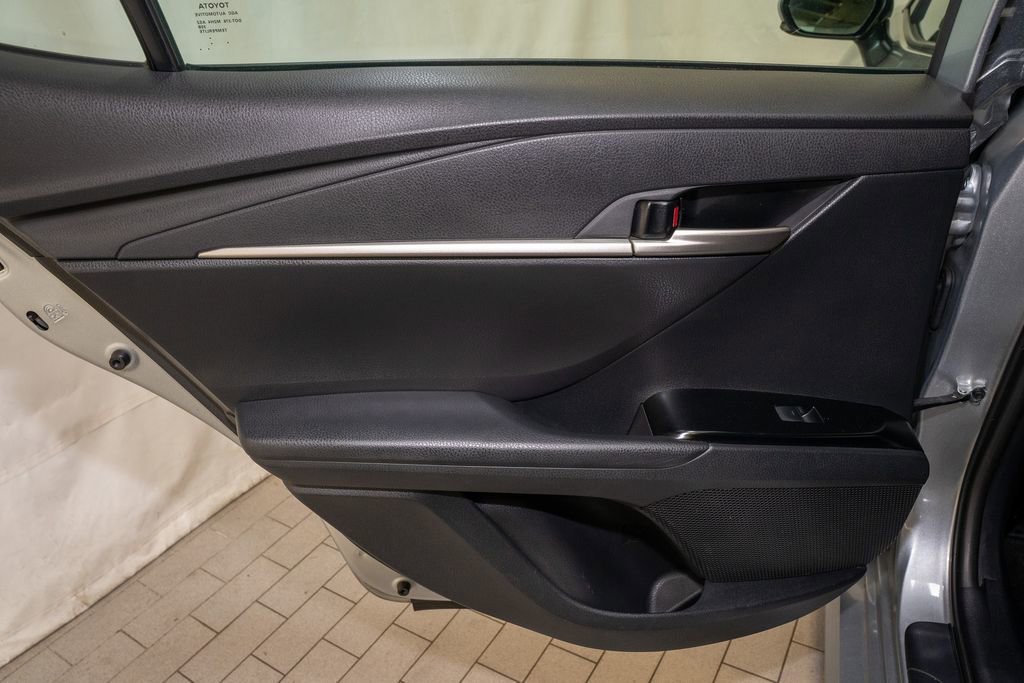Used 2025 Toyota Camry LE w/ Convenience Package image 8