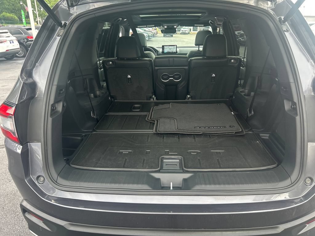 Used 2025 Honda Pilot Black Edition image 27