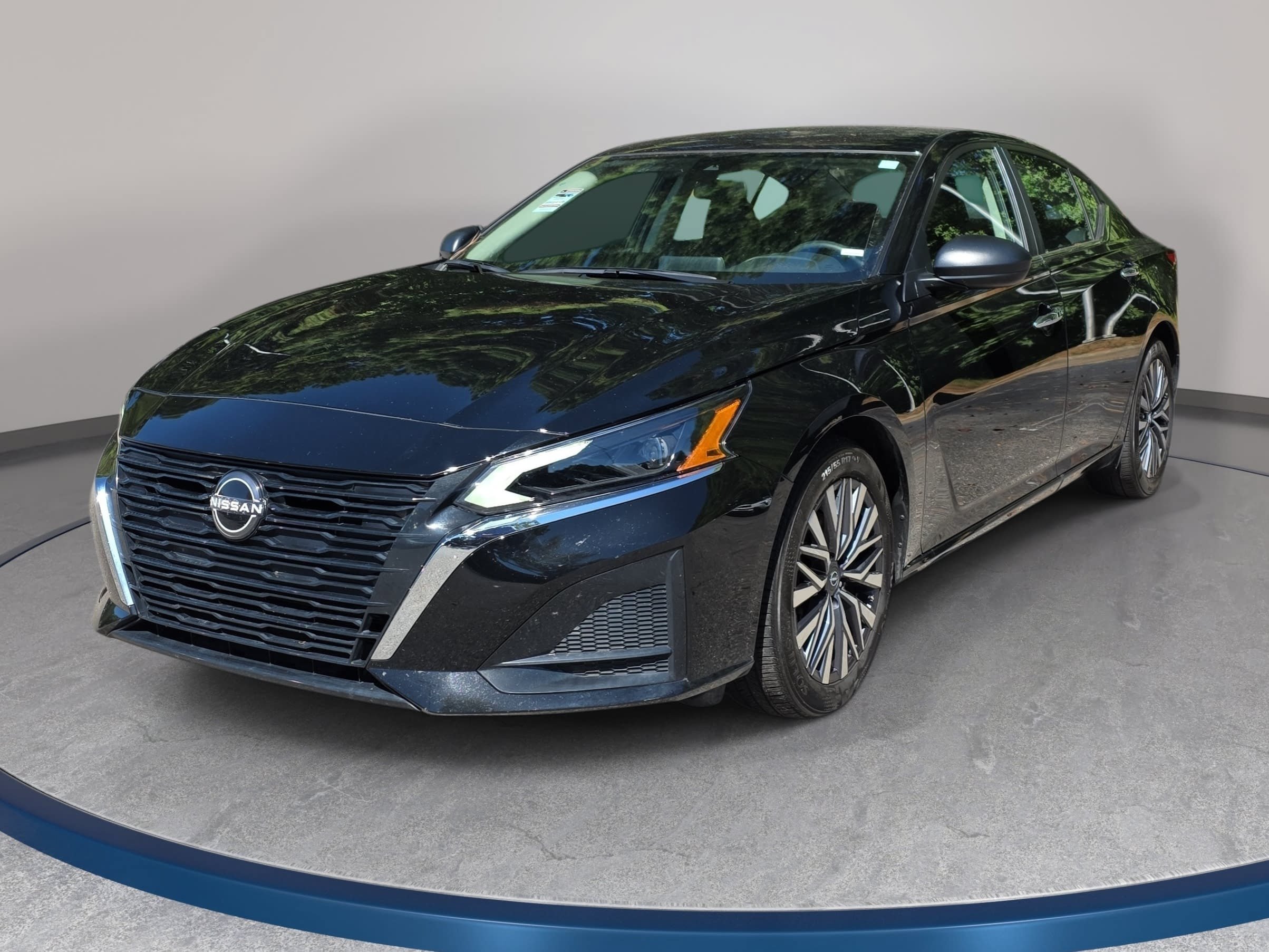 Used 2025 Nissan Altima 2.5 SV FWD image 1