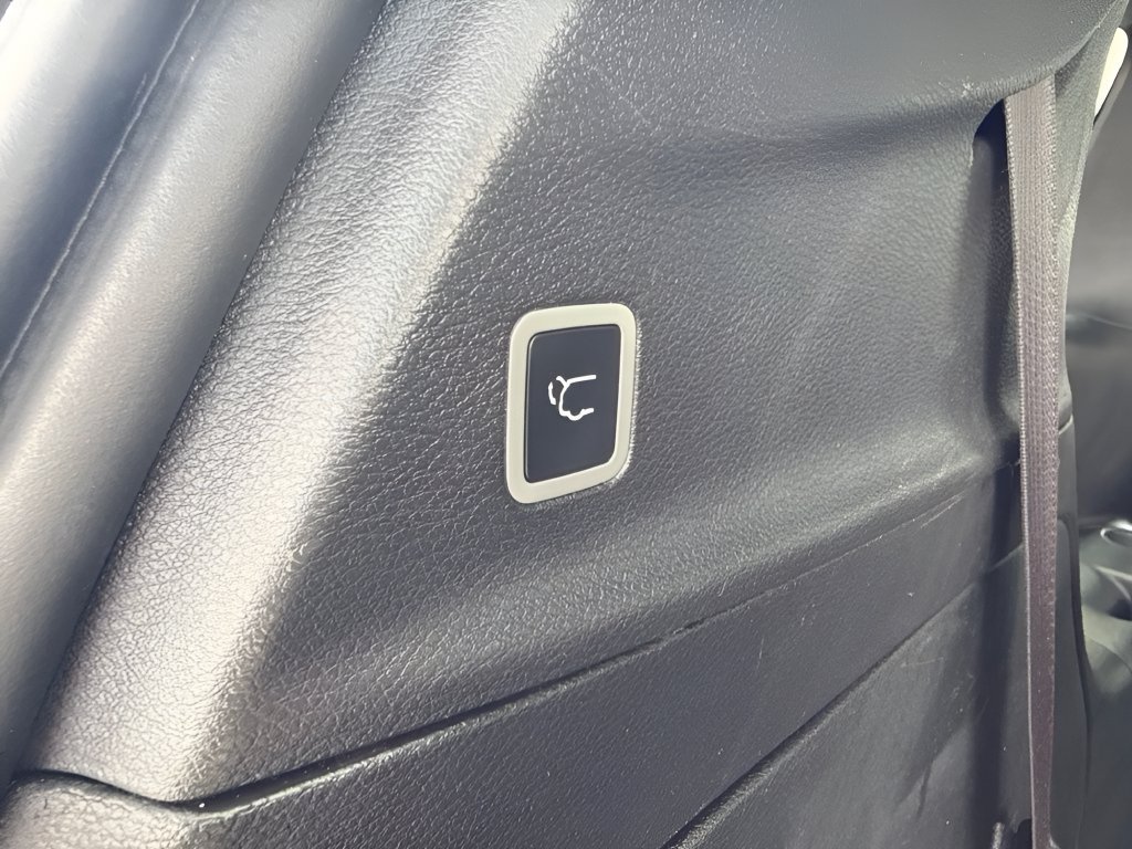 Used 2025 Chrysler Pacifica Limited FWD image 23