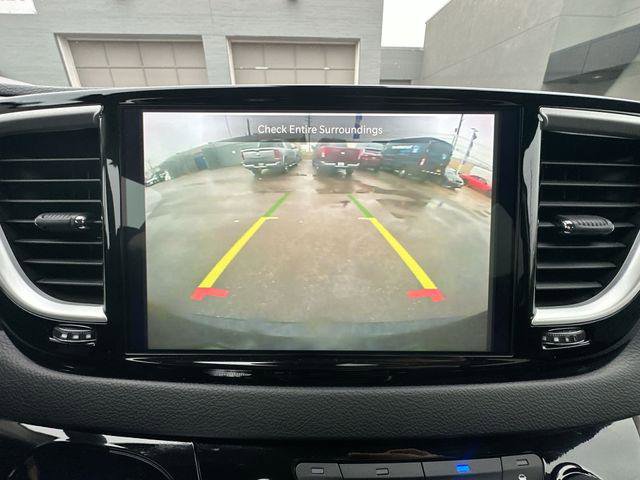 Certified 2024 Chrysler Pacifica Touring-L image 19