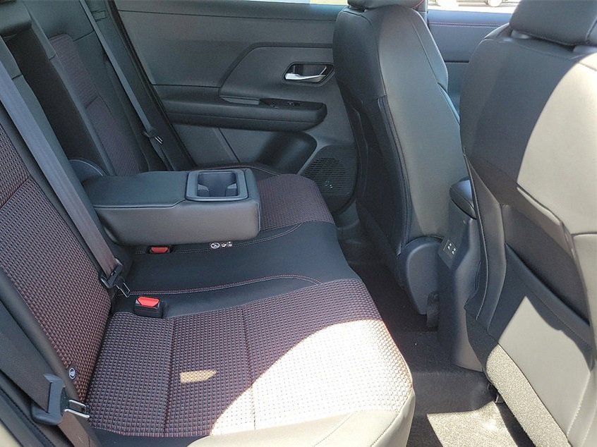 New 2026 Nissan Kicks SR FWD image 16