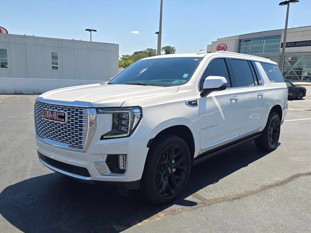 Used 2022 GMC Yukon XL Denali AWD/4WD image 7