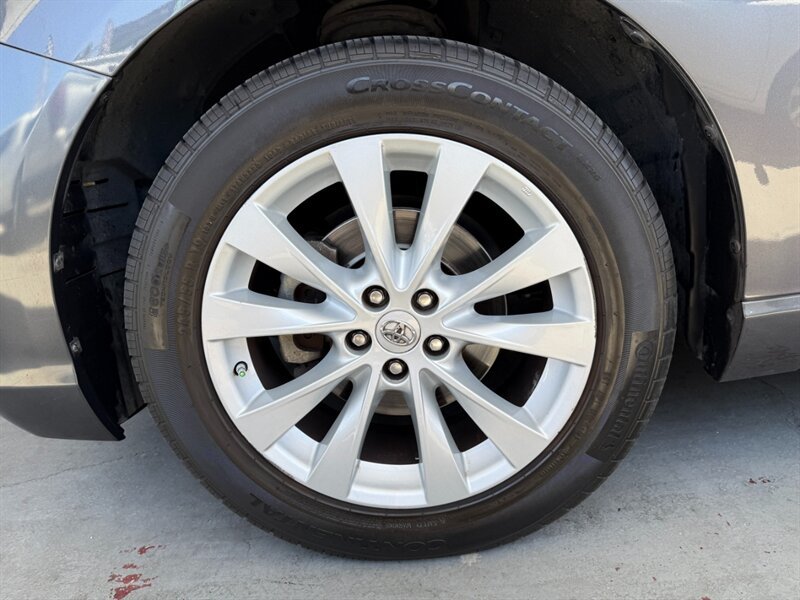 Used 2013 Toyota Venza LE FWD image 34