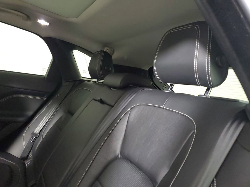 Used 2018 Jaguar F-PACE R-Sport image 13