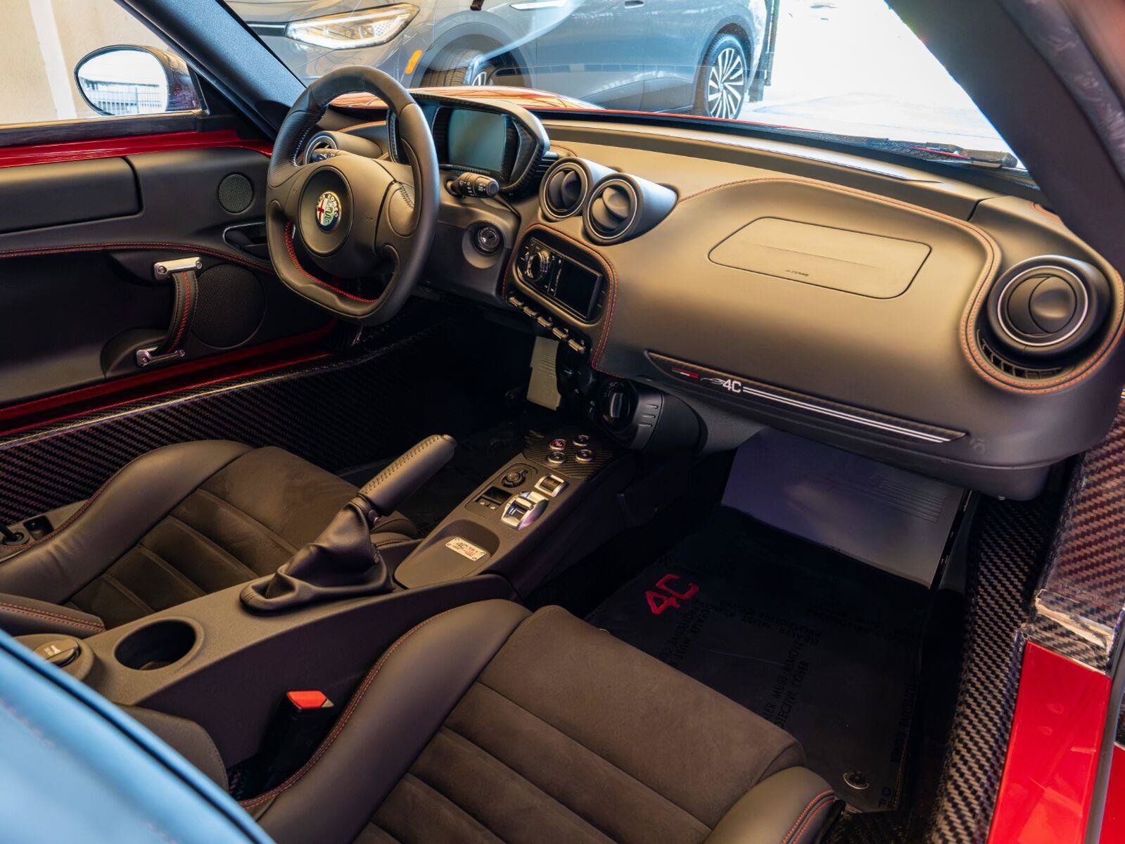 Used 2015 Alfa Romeo 4C Launch Edition w/ Convenience Group RWD image 18