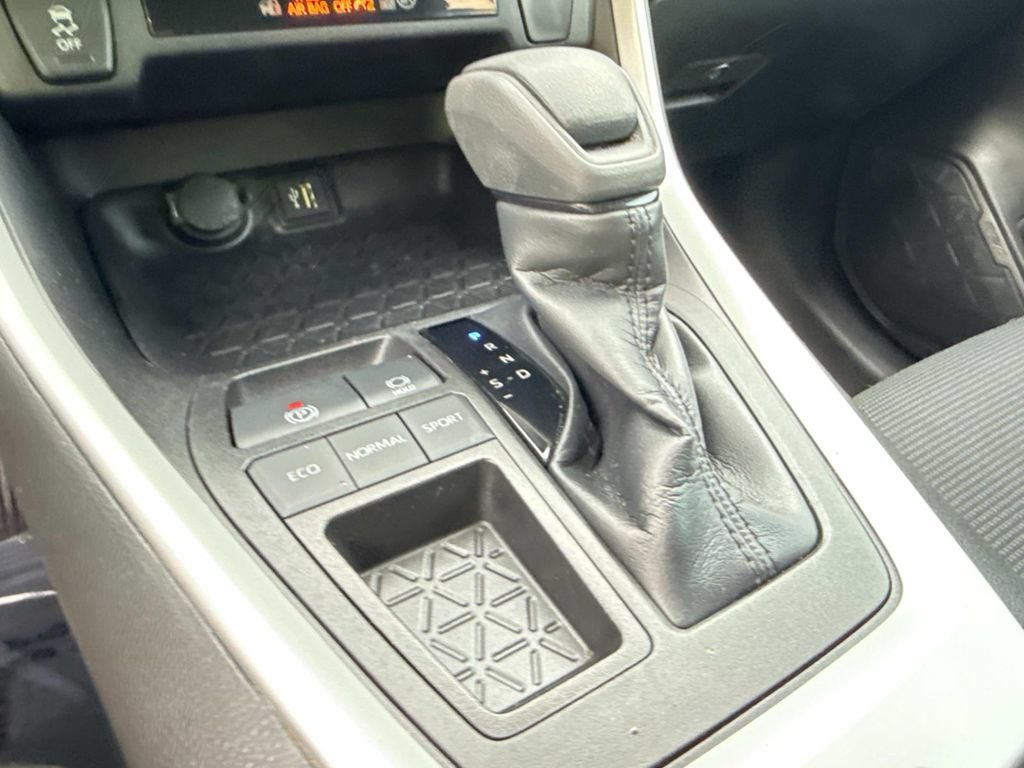 Used 2023 Toyota RAV4 LE FWD image 31