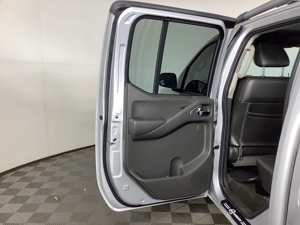 Used 2015 Nissan Frontier PRO-4X image 15