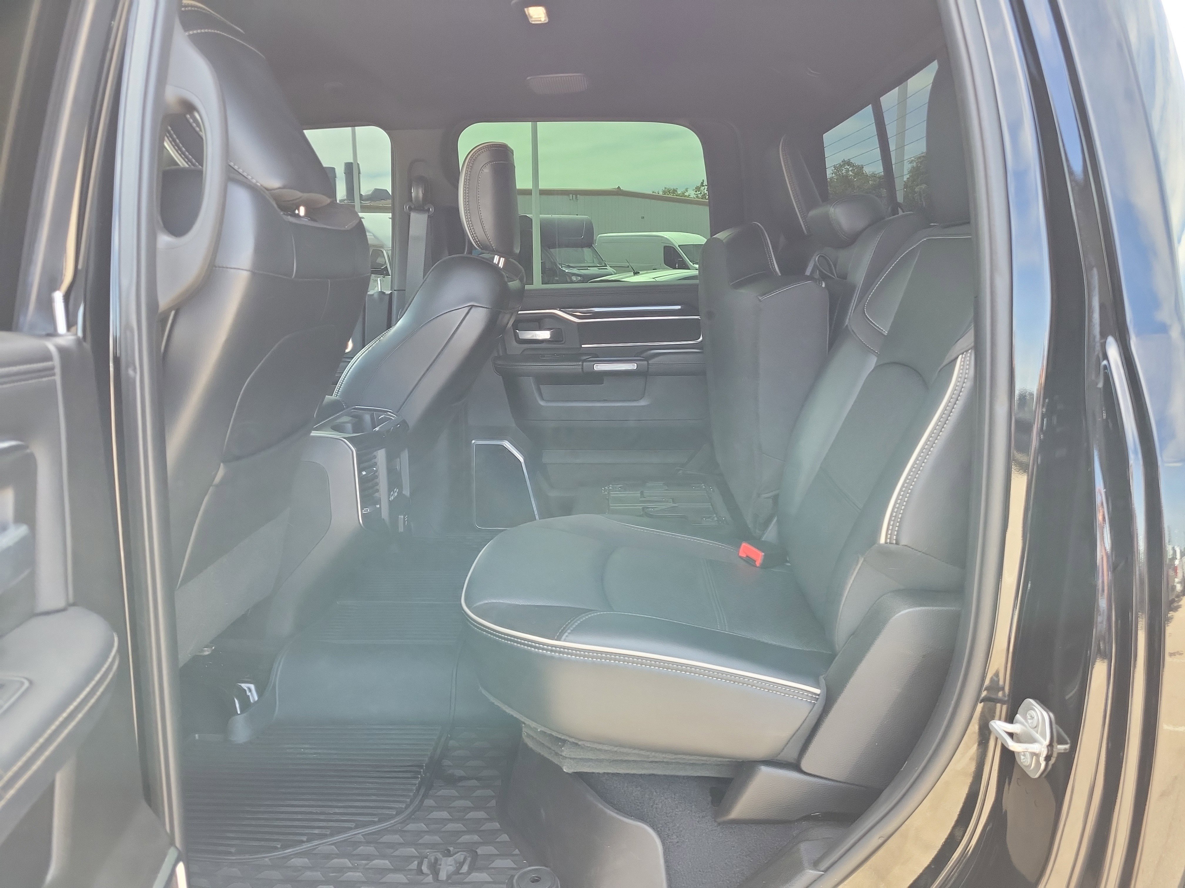 Used 2019 RAM 2500 Laramie w/ Black Appearance Package AWD/4WD image 12