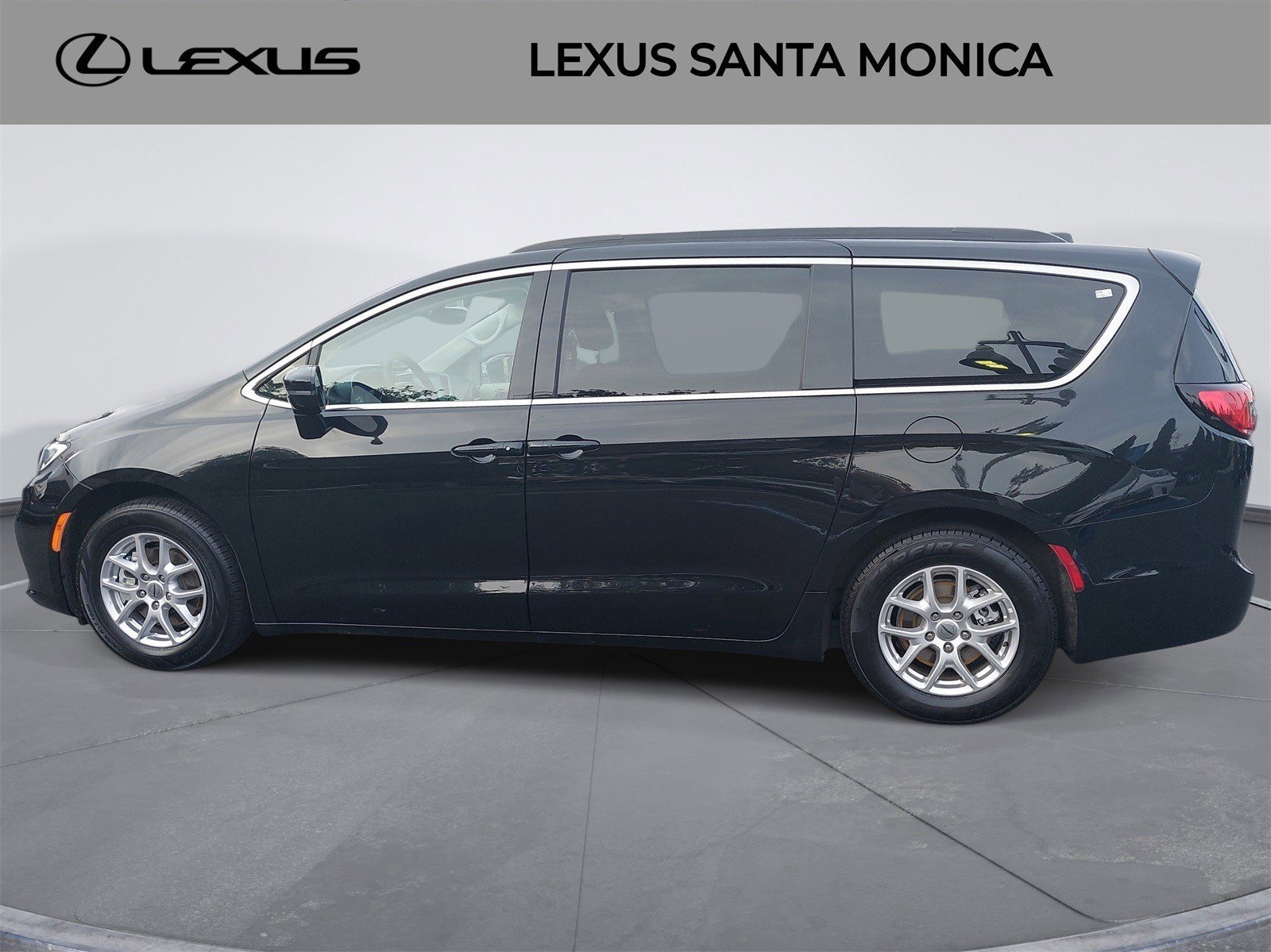 Used 2022 Chrysler Pacifica Touring-L image 8