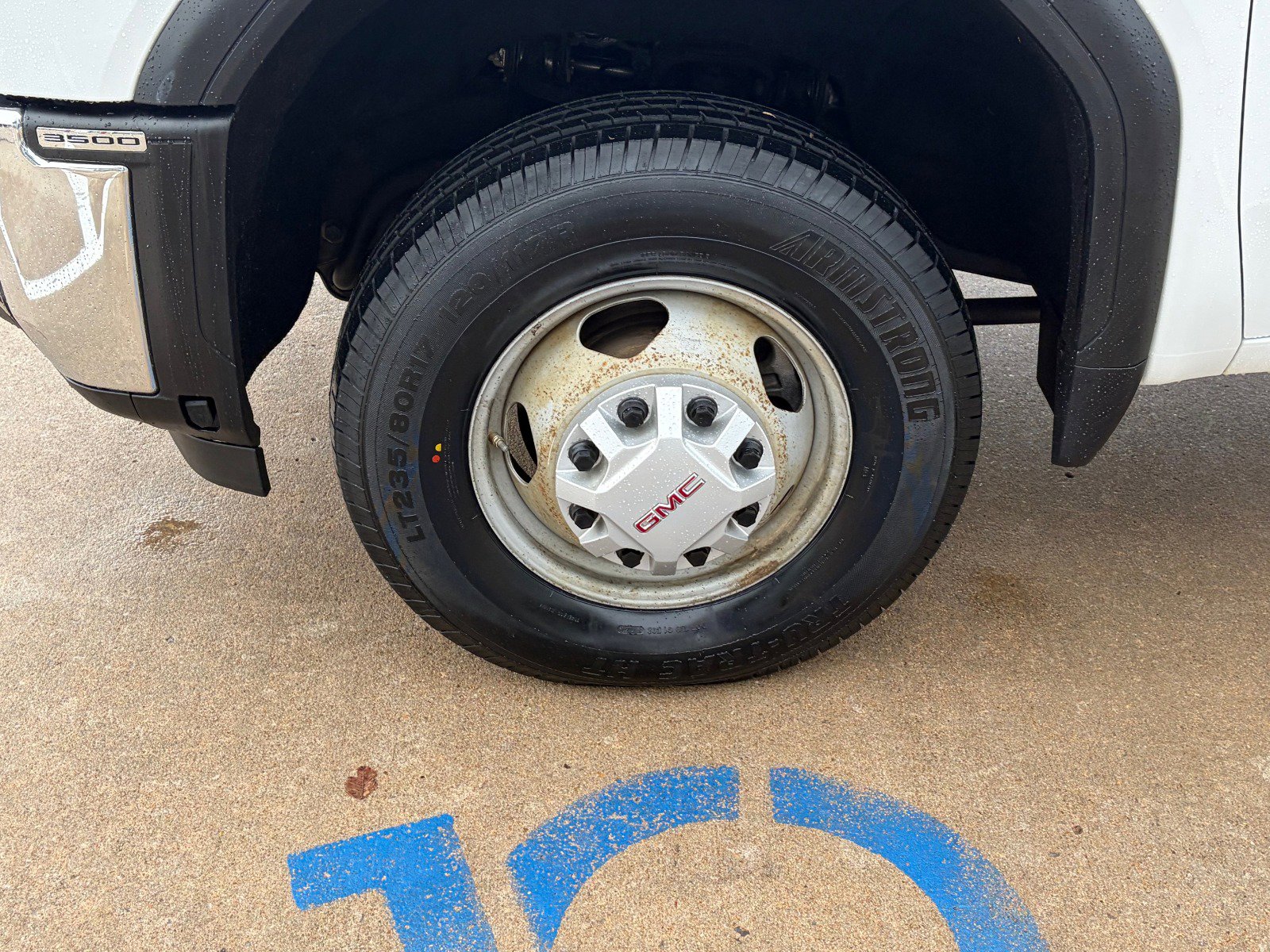 Used 2024 GMC Sierra 3500 Pro w/ Convenience Package image 4