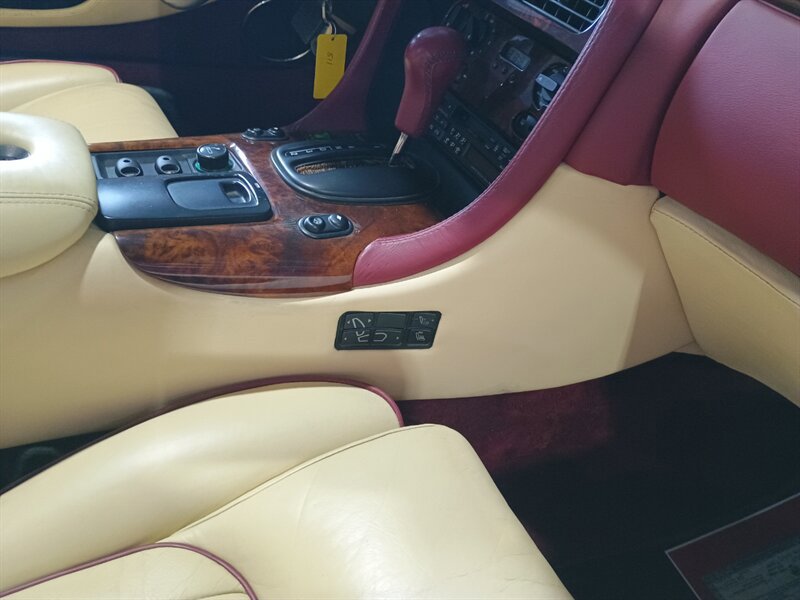 Used 1997 Aston Martin DB7 Volante RWD image 35