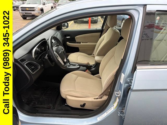 Used 2013 Chrysler 200 Touring FWD image 2