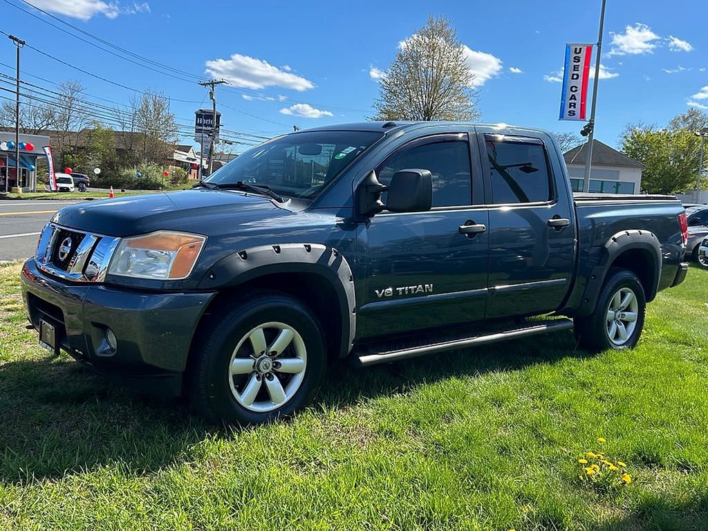 Used 2014 Nissan Titan SV w/ SV Premium Utility Package AWD/4WD image 2