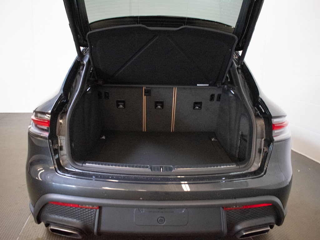 New 2026 Porsche Macan AWD/4WD image 13