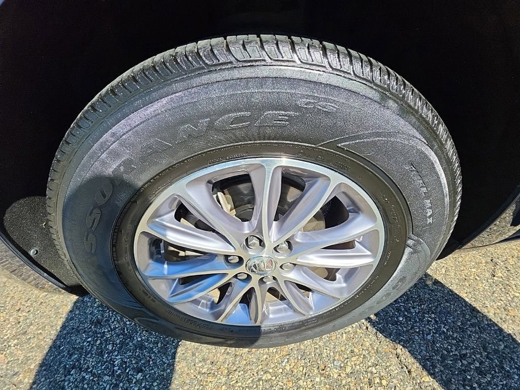 Used 2023 Buick Enclave Essence AWD/4WD image 37