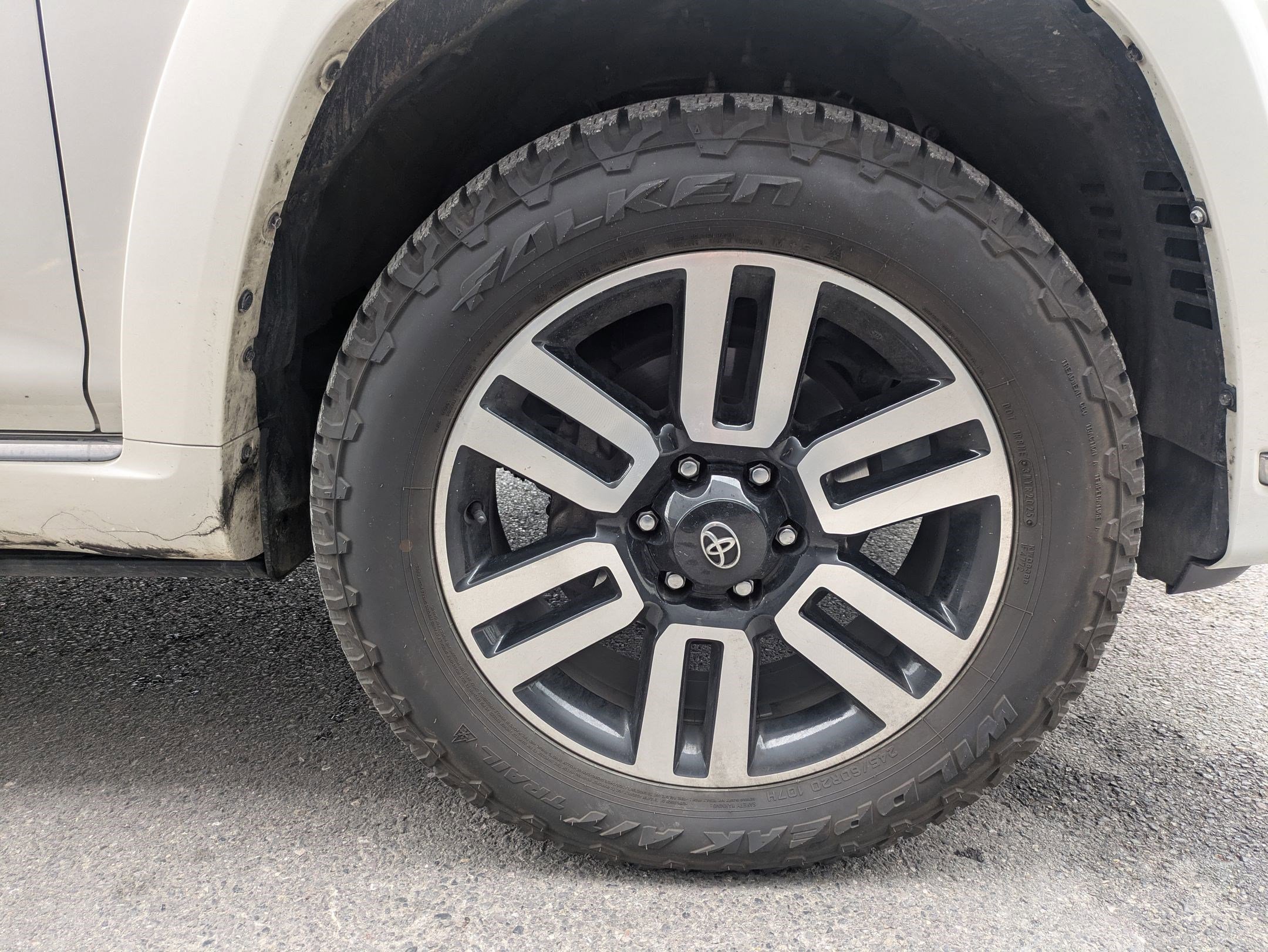 Used 2023 Toyota 4Runner Limited AWD/4WD image 32