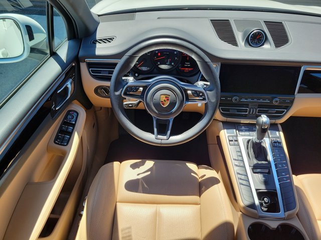 Certified 2021 Porsche Macan AWD/4WD image 17