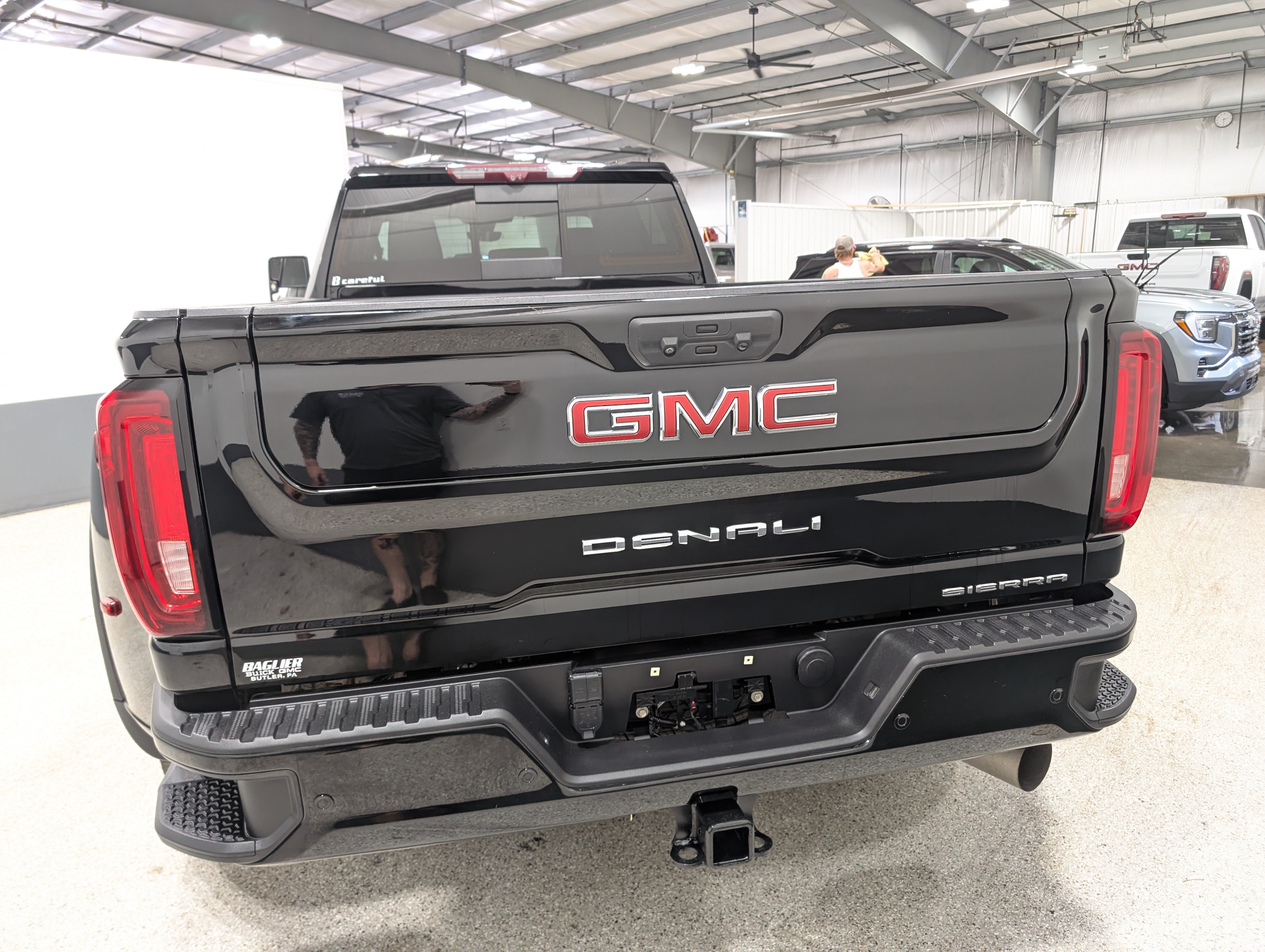 Used 2022 GMC Sierra 3500 Denali w/ Denali Ultimate Package AWD/4WD image 4