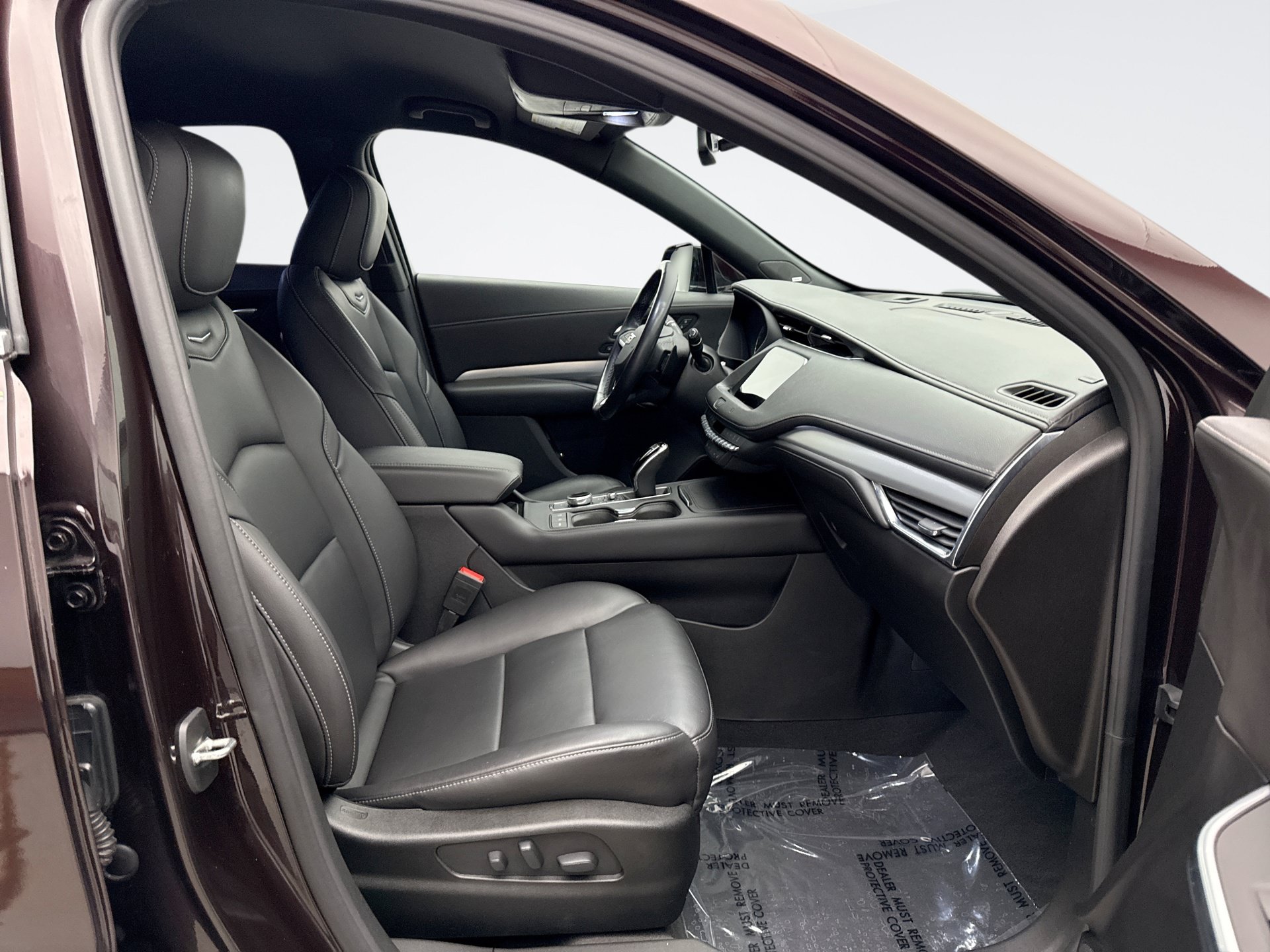 Used 2021 Cadillac XT4 Premium Luxury w/ Cold Weather Package FWD image 9