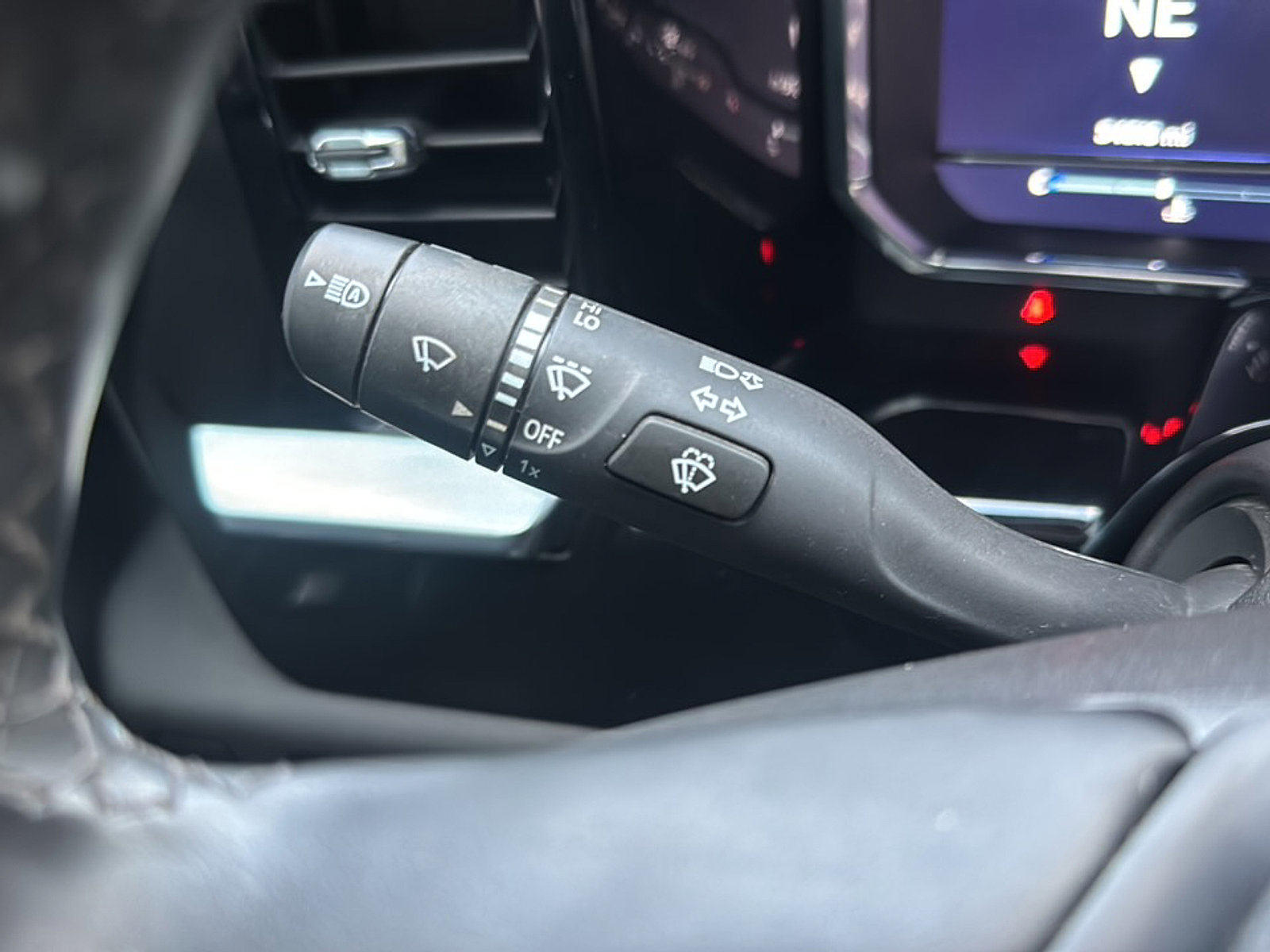 Used 2025 Chevrolet Silverado 2500 LT w/ Convenience Package image 36