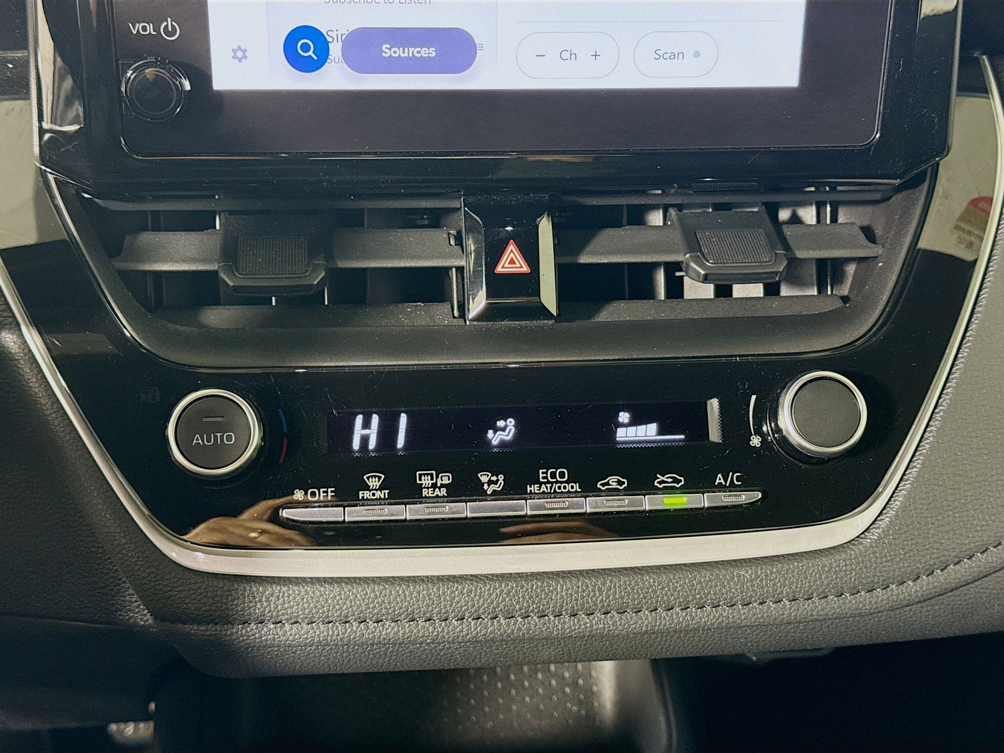 Certified 2023 Toyota Corolla SE image 16