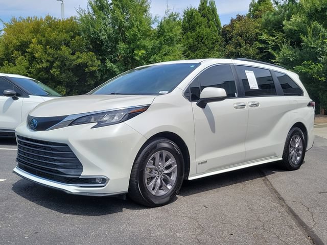 Used 2021 Toyota Sienna XLE FWD image 28