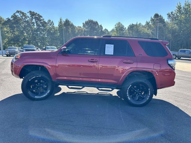 Used 2018 Toyota 4Runner SR5 AWD/4WD image 9