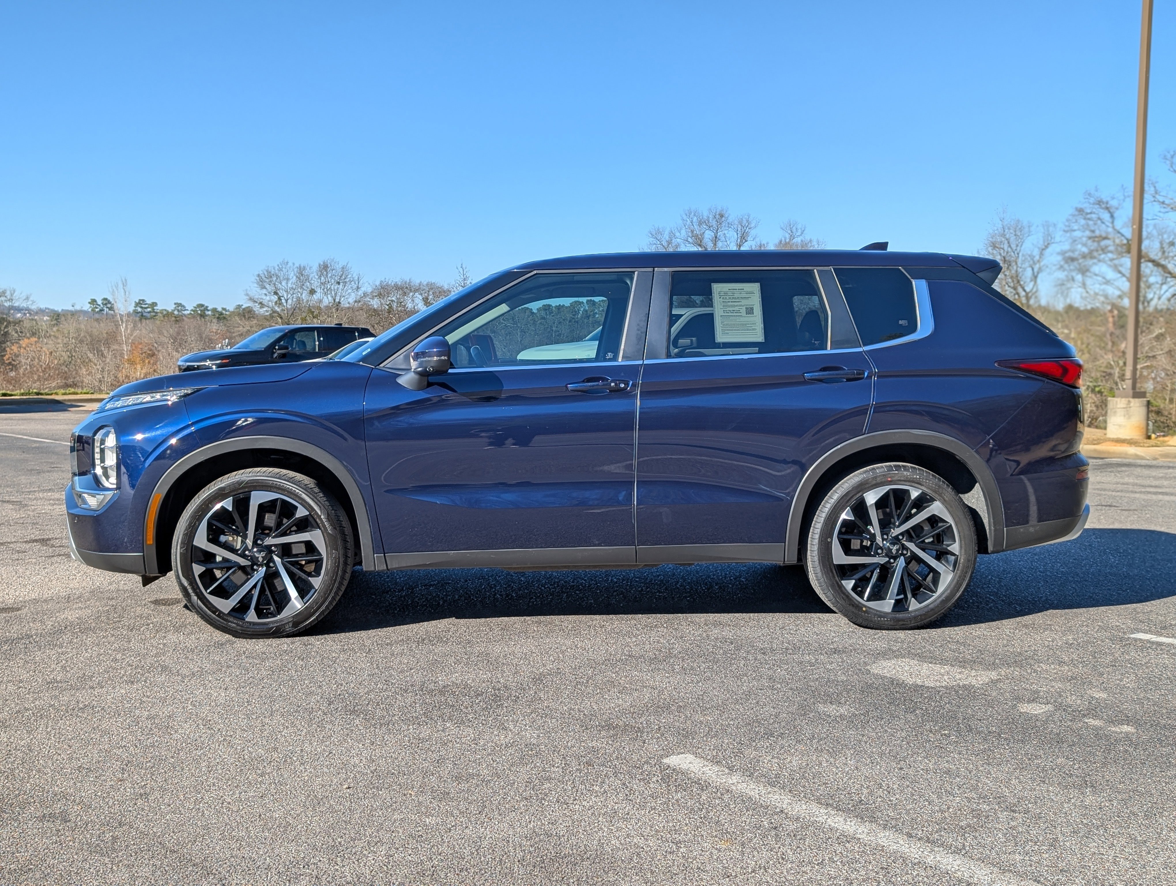 Used 2023 Mitsubishi Outlander SE image 6