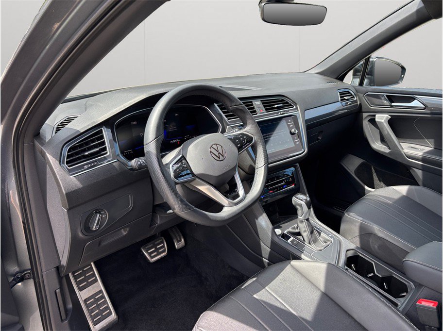 Used 2023 Volkswagen Tiguan SE R-Line FWD image 6